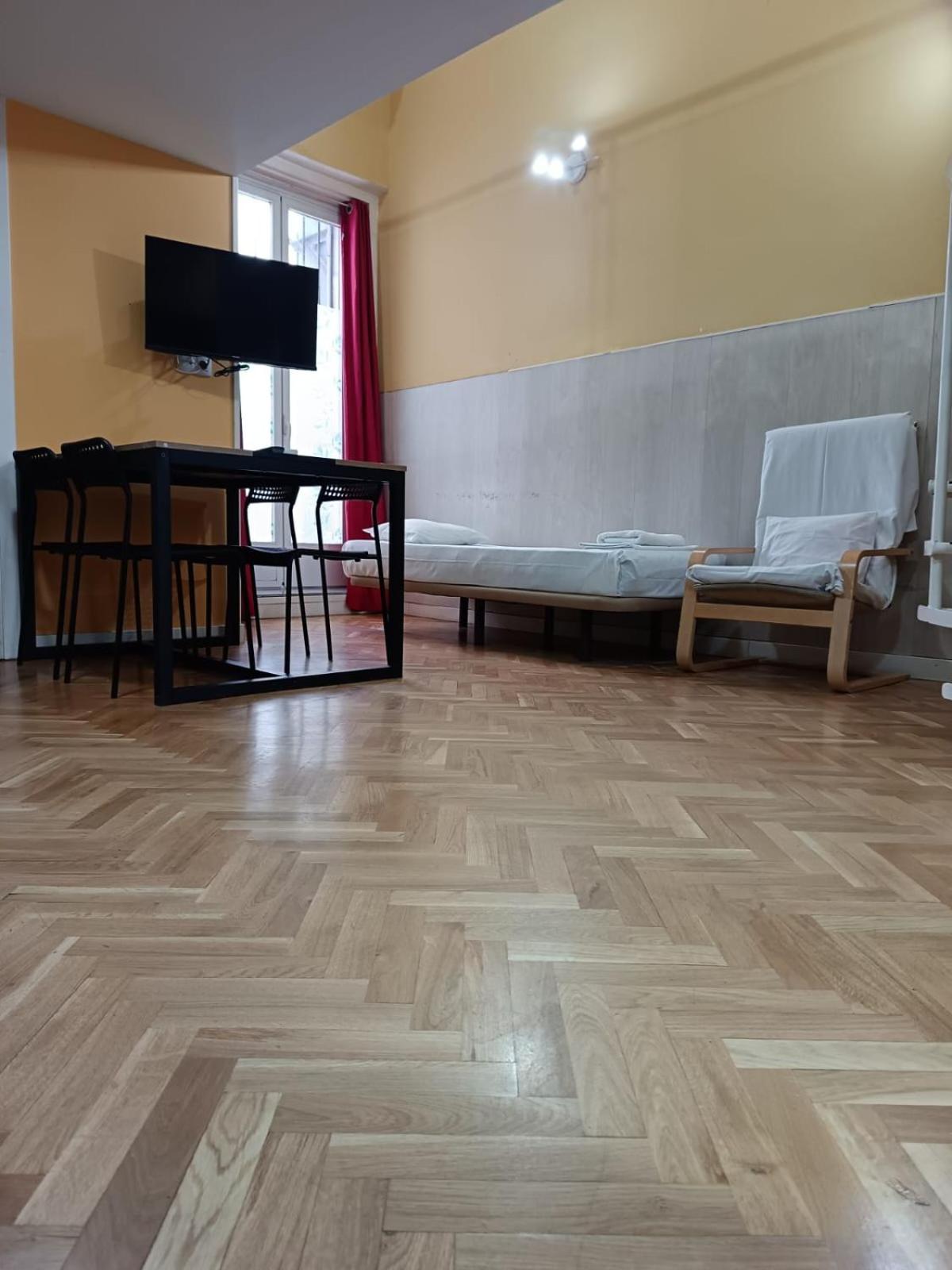 Apartamentos Sol Mayor Madrid Exteriör bild